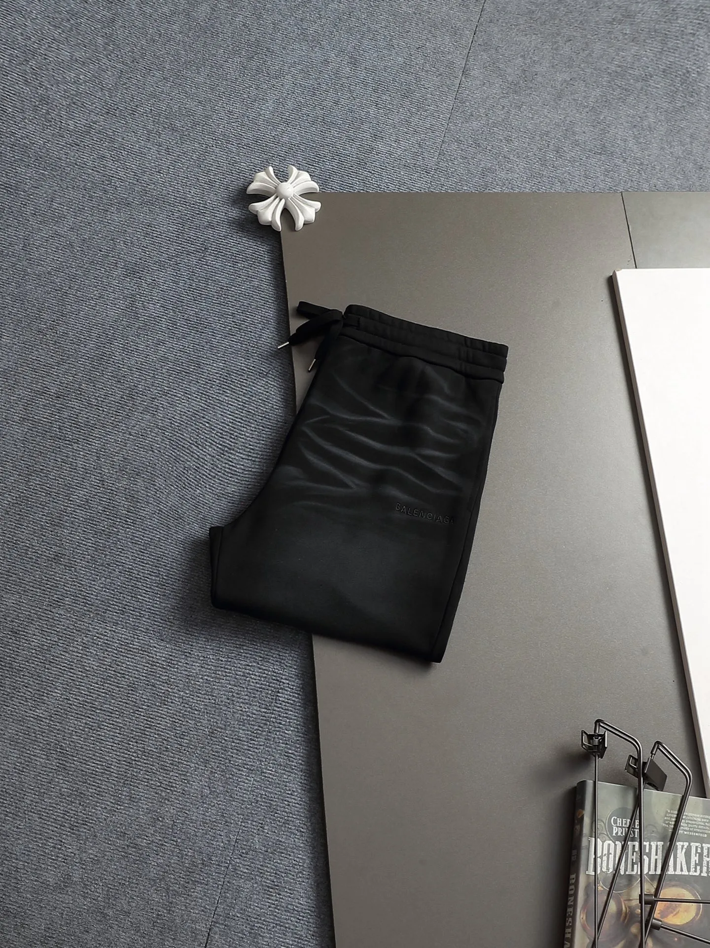 zp ［ ］ balenclaga 2026ss New Arrival MONOGRAM ， 。 ，gy Monogram ， ， 。Der 。 ， 。 ：Black Size：S M L XL